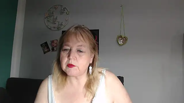 Snapshot of Blasflittchen chatting on December 16, 2025, 7:07 pm Blasflittchen online show from December 16, 2025, 7:07 pm