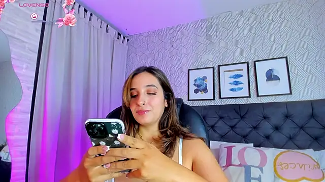 Snapshot of emma__smith1 chatting on February 8, 2025, 2:49 pm emma smith1 online show from February 8, 2025, 2:49 pm