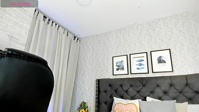 Snapshot of emma__smith1 chatting on February 19, 2025, 12:22 pm emma smith1 online show from February 19, 2025, 12:22 pm