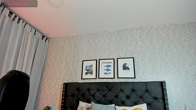 Snapshot of emma__smith1 chatting on February 20, 2025, 12:36 pm emma smith1 online show from February 20, 2025, 12:36 pm