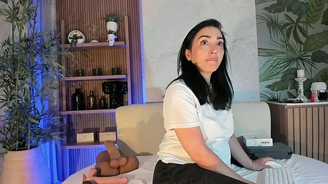 Snapshot of LIAH_IZUMI chatting on November 20, 2025, 1:23 pm LIAH IZUMI online show from November 20, 2025, 1:23 pm