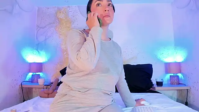Snapshot of LIAH_IZUMI chatting on April 20, 2026, 8:21 pm LIAH IZUMI online show from April 20, 2026, 8:21 pm
