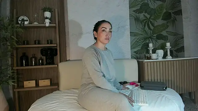 Snapshot of LIAH_IZUMI chatting on November 19, 2025, 1:11 pm LIAH IZUMI online show from November 19, 2025, 1:11 pm