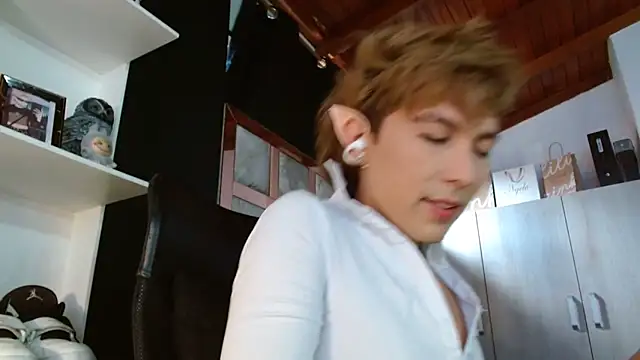 Snapshot of CONNY_BENSS chatting on October 10, 2025, 9:15 pm CONNY BENSS online show from October 10, 2025, 9:15 pm