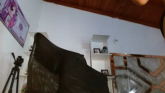 Snapshot of CONNY_BENSS chatting on October 12, 2025, 11:28 pm CONNY BENSS online show from October 12, 2025, 11:28 pm