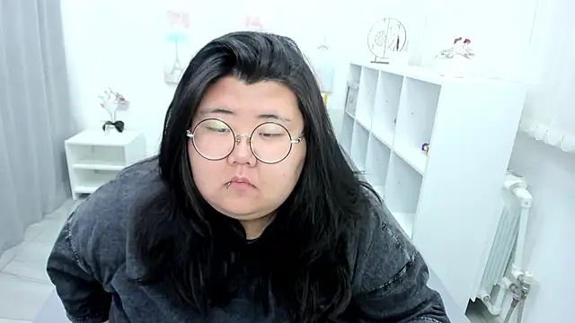 Nadine asian online show from May 20, 2026, 2:52 am