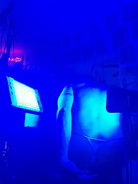 Snapshot of luvs2cumm69 chatting on February 7, 2026, 9:06 am luvs2cumm69 online show from February 7, 2026, 9:06 am