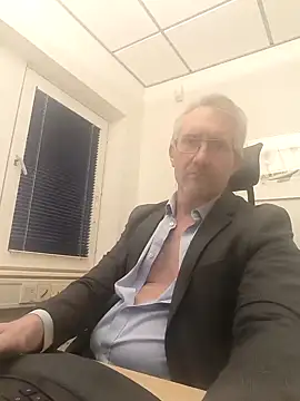 tom-swede online show from January 7, 2025, 3:33 pm