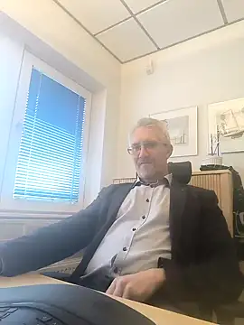 tom-swede online show from December 5, 2024, 1:11 pm