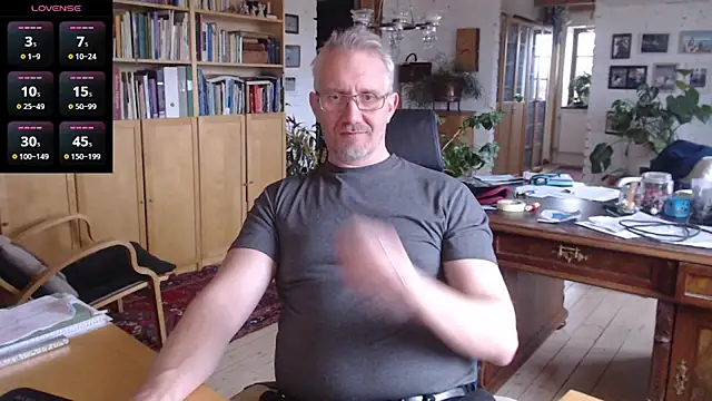 tom-swede online show from February 2, 2025, 2:02 pm