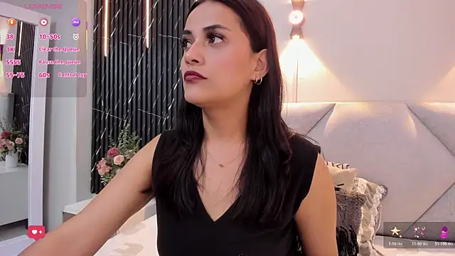 Snapshot of katrina_kaif_x chatting on October 23, 2025, 7:23 pm katrina kaif x online show from October 23, 2025, 7:23 pm