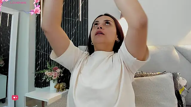 Snapshot of katrina_kaif_x chatting on November 11, 2025, 6:58 pm katrina kaif x online show from November 11, 2025, 6:58 pm