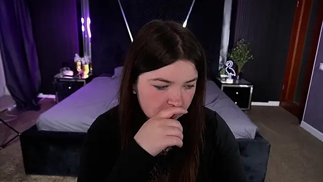 RosieMoons online show from September 17, 2025, 7:27 pm