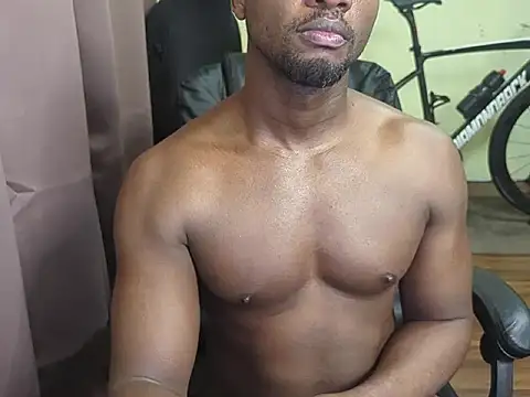Snapshot of Apollodarkmn chatting on May 17, 2026, 2:33 am Apollodarkmn online show from May 17, 2026, 2:33 am