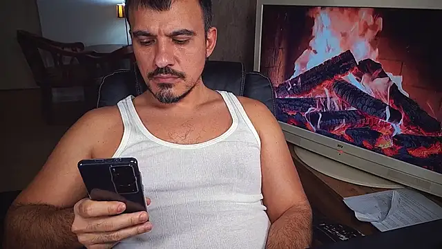 Snapshot of officeman7 chatting on February 6, 2025, 4:47 pm officeman7 online show from February 6, 2025, 4:47 pm