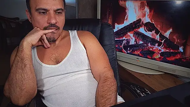 Snapshot of officeman7 chatting on February 15, 2025, 8:23 pm officeman7 online show from February 15, 2025, 8:23 pm