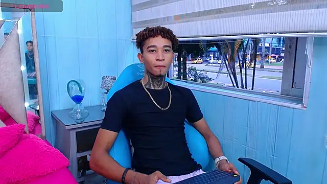 Snapshot of sexy_blacks_ chatting on March 7, 2025, 11:29 am sexy blacks online show from March 7, 2025, 11:29 am