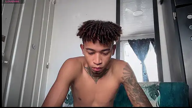 Snapshot of sexy_blacks_ chatting on December 3, 2025, 12:15 pm sexy blacks online show from December 3, 2025, 12:15 pm