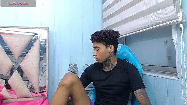 Snapshot of sexy_blacks_ chatting on September 24, 2025, 11:39 am sexy blacks online show from September 24, 2025, 11:39 am