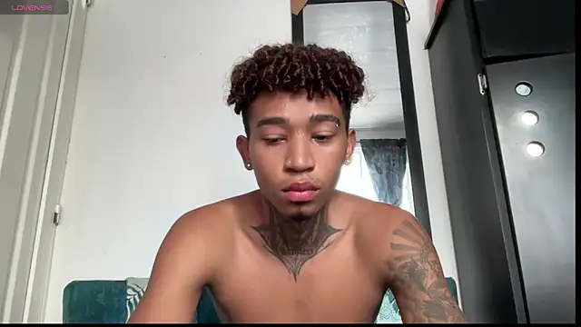 Snapshot of sexy_blacks_ chatting on November 8, 2025, 12:09 pm sexy blacks online show from November 8, 2025, 12:09 pm