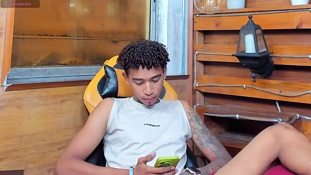 Snapshot of sexy_blacks_ chatting on September 22, 2025, 11:27 am sexy blacks online show from September 22, 2025, 11:27 am