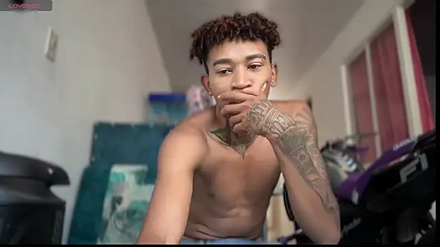 Snapshot of sexy_blacks_ chatting on November 1, 2025, 1:05 pm sexy blacks online show from November 1, 2025, 1:05 pm