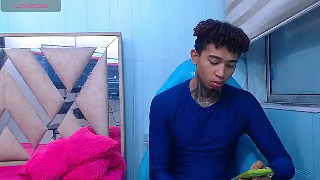 Snapshot of sexy_blacks_ chatting on September 19, 2025, 11:25 am sexy blacks online show from September 19, 2025, 11:25 am