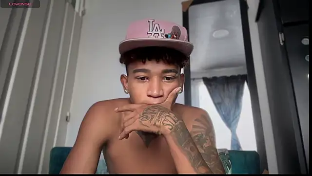 Snapshot of sexy_blacks_ chatting on November 20, 2025, 12:06 pm sexy blacks online show from November 20, 2025, 12:06 pm