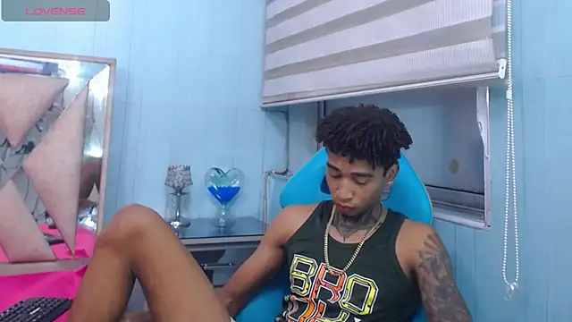 Snapshot of sexy_blacks_ chatting on September 15, 2025, 11:32 am sexy blacks online show from September 15, 2025, 11:32 am