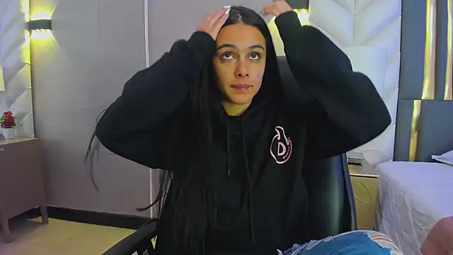 ChloeHarper  online show from February 18, 2026, 11:39 am