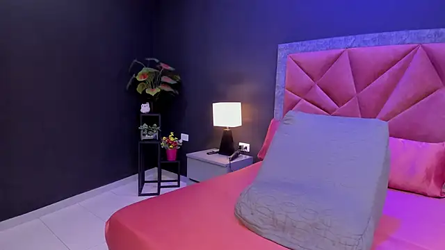 Snapshot of mia_milff chatting on May 27, 2026, 1:57 am mia milff online show from May 27, 2026, 1:57 am