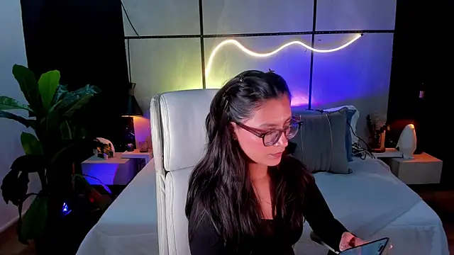 Gia Mazzon online show from November 5, 2025, 5:16 pm