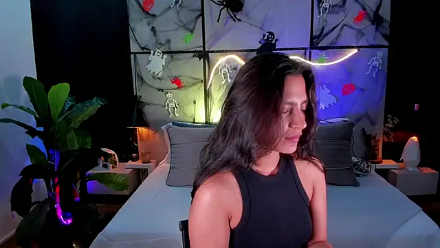 Gia Mazzon online show from October 31, 2025, 5:20 pm