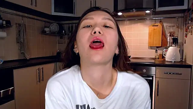 Kelly Yon online show from September 23, 2025, 8:49 pm