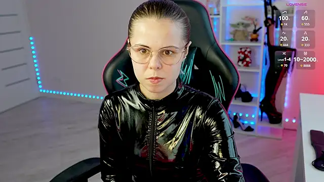 Snapshot of Latex_Kitty chatting on June 3, 2026, 4:33 pm Latex Kitty online show from June 3, 2026, 4:33 pm