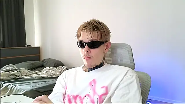 Snapshot of DENIS_HERE chatting on May 18, 2026, 2:11 pm DENIS HERE online show from May 18, 2026, 2:11 pm