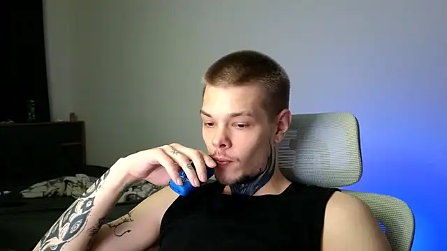 Snapshot of DENIS_HERE chatting on June 4, 2026, 7:07 pm DENIS HERE online show from June 4, 2026, 7:07 pm