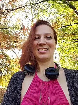 Snapshot of Exhibitionsplit chatting on November 11, 2025, 11:27 am Exhibitionsplit online show from November 11, 2025, 11:27 am