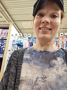 Snapshot of Exhibitionsplit chatting on November 26, 2025, 3:56 pm Exhibitionsplit online show from November 26, 2025, 3:56 pm