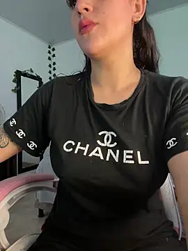 Snapshot of violet-333 chatting on February 27, 2025, 4:54 pm violet-333 online show from February 27, 2025, 4:54 pm