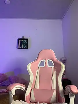 Snapshot of violet-333 chatting on December 30, 2024, 4:40 pm violet-333 online show from December 30, 2024, 4:40 pm