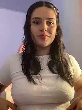 Snapshot of violet-333 chatting on January 7, 2025, 6:35 pm violet-333 online show from January 7, 2025, 6:35 pm