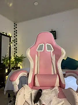 Snapshot of violet-333 chatting on March 4, 2025, 6:07 pm violet-333 online show from March 4, 2025, 6:07 pm