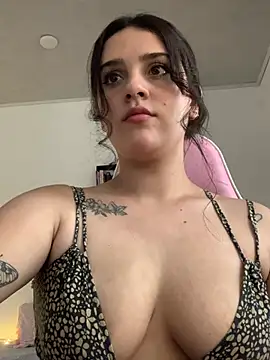 Snapshot of violet-333 chatting on January 18, 2025, 7:48 pm violet-333 online show from January 18, 2025, 7:48 pm