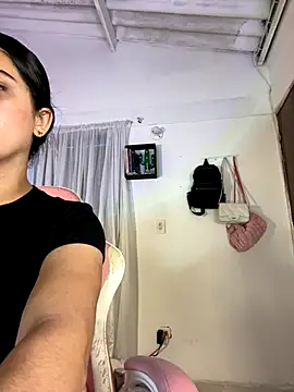 Snapshot of violet-333 chatting on October 8, 2025, 4:14 am violet-333 online show from October 8, 2025, 4:14 am