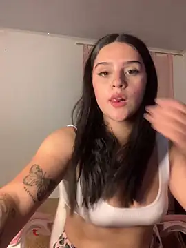 Snapshot of violet-333 chatting on December 29, 2024, 2:49 am violet-333 online show from December 29, 2024, 2:49 am