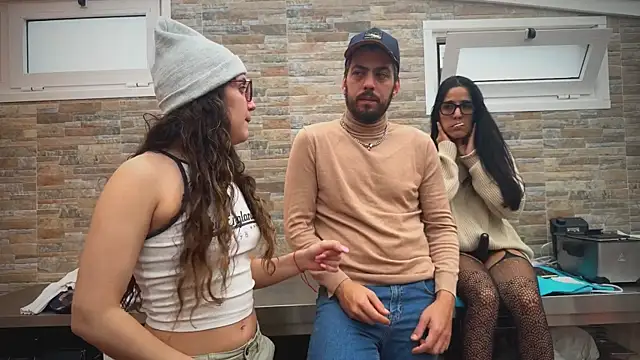 Snapshot of barfantasy chatting on November 18, 2025, 10:40 am barfantasy online show from November 18, 2025, 10:40 am