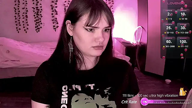 strawberry elfcat online show from December 11, 2024, 3:13 am