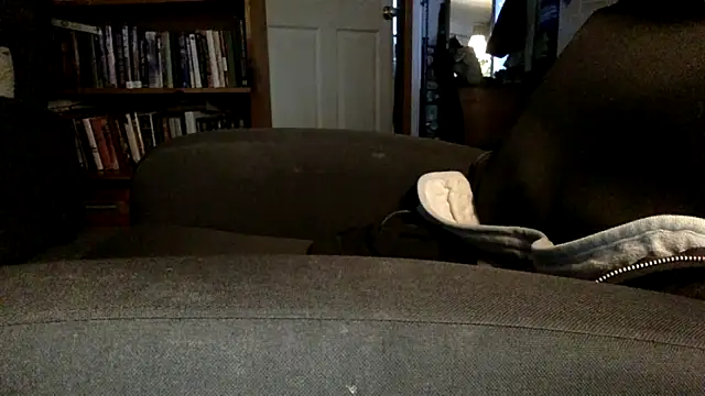 Thorandkitty online show from December 18, 2025, 1:37 pm