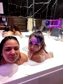 LISA BULLOCK  online show from November 28, 2025, 8:58 am